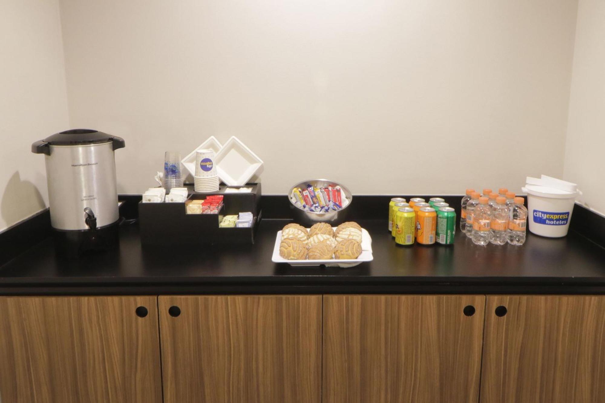 City Express Plus By Marriott Cali Colombia Экстерьер фото