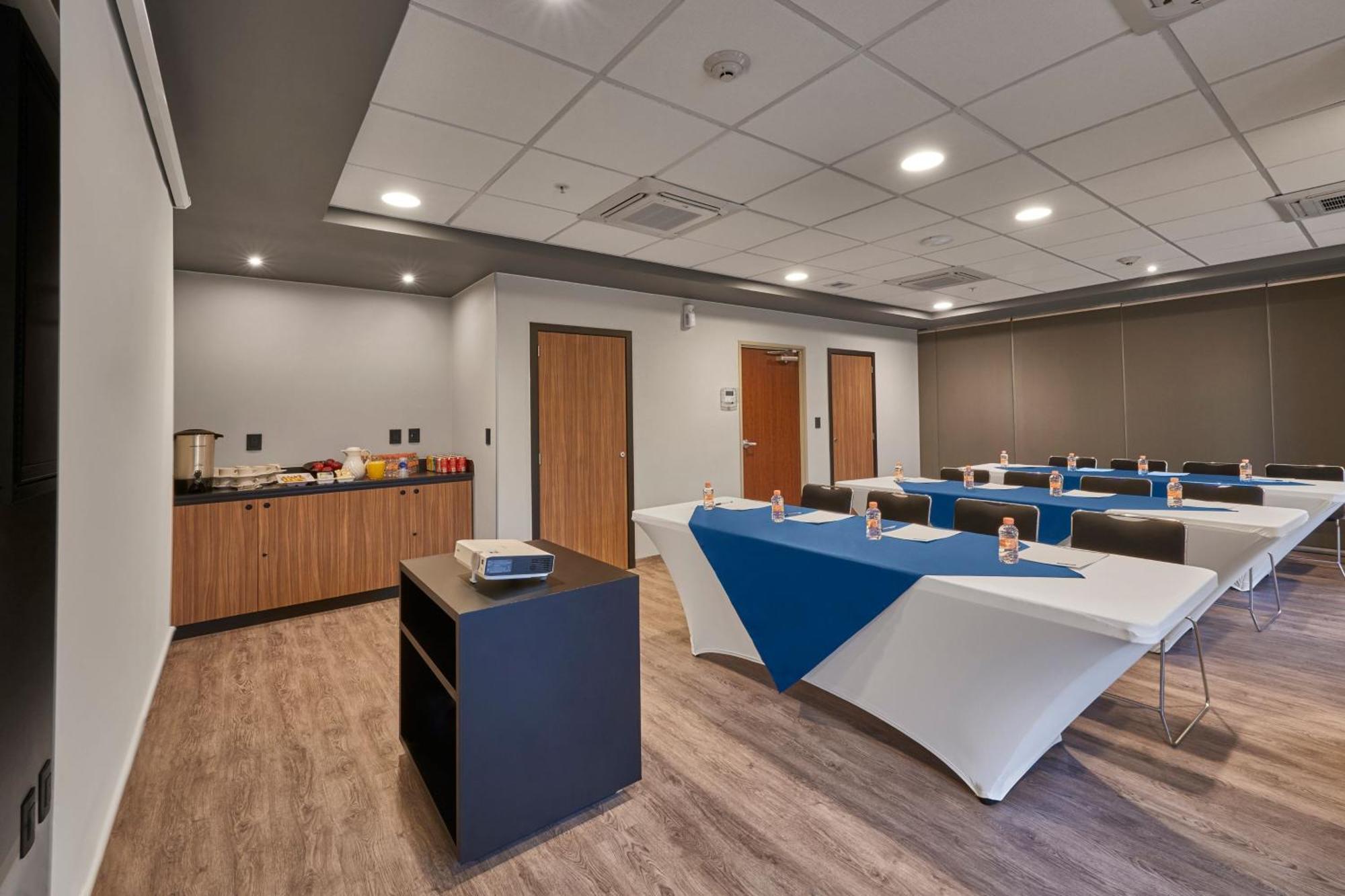 City Express Plus By Marriott Cali Colombia Экстерьер фото
