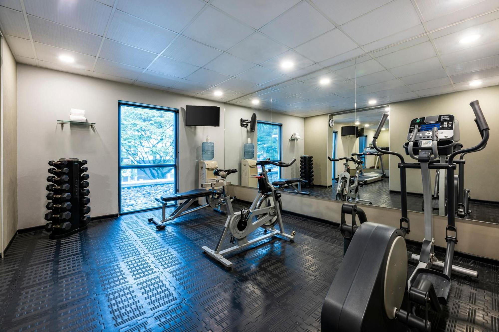 City Express Plus By Marriott Cali Colombia Экстерьер фото