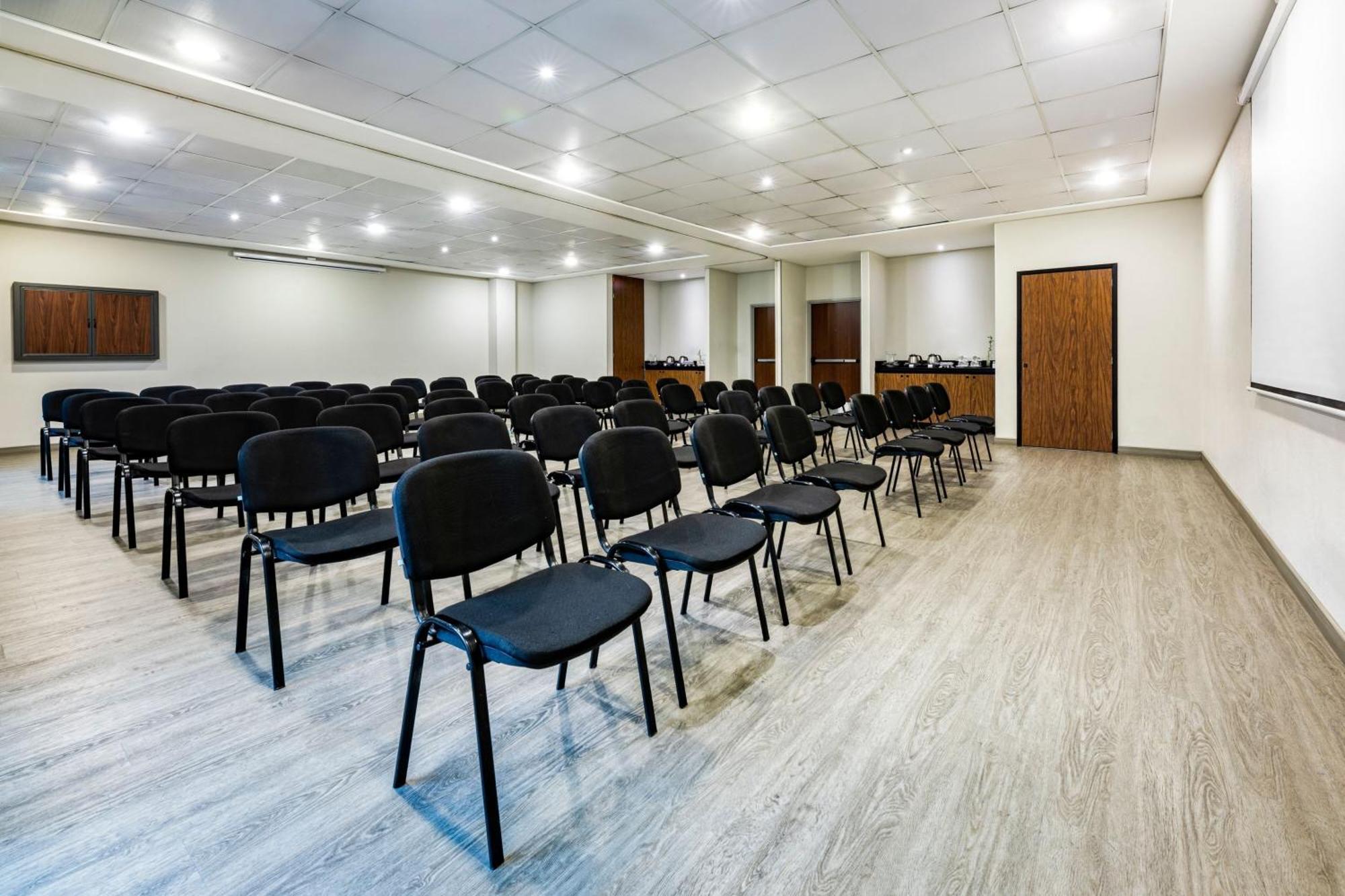 City Express Plus By Marriott Cali Colombia Экстерьер фото