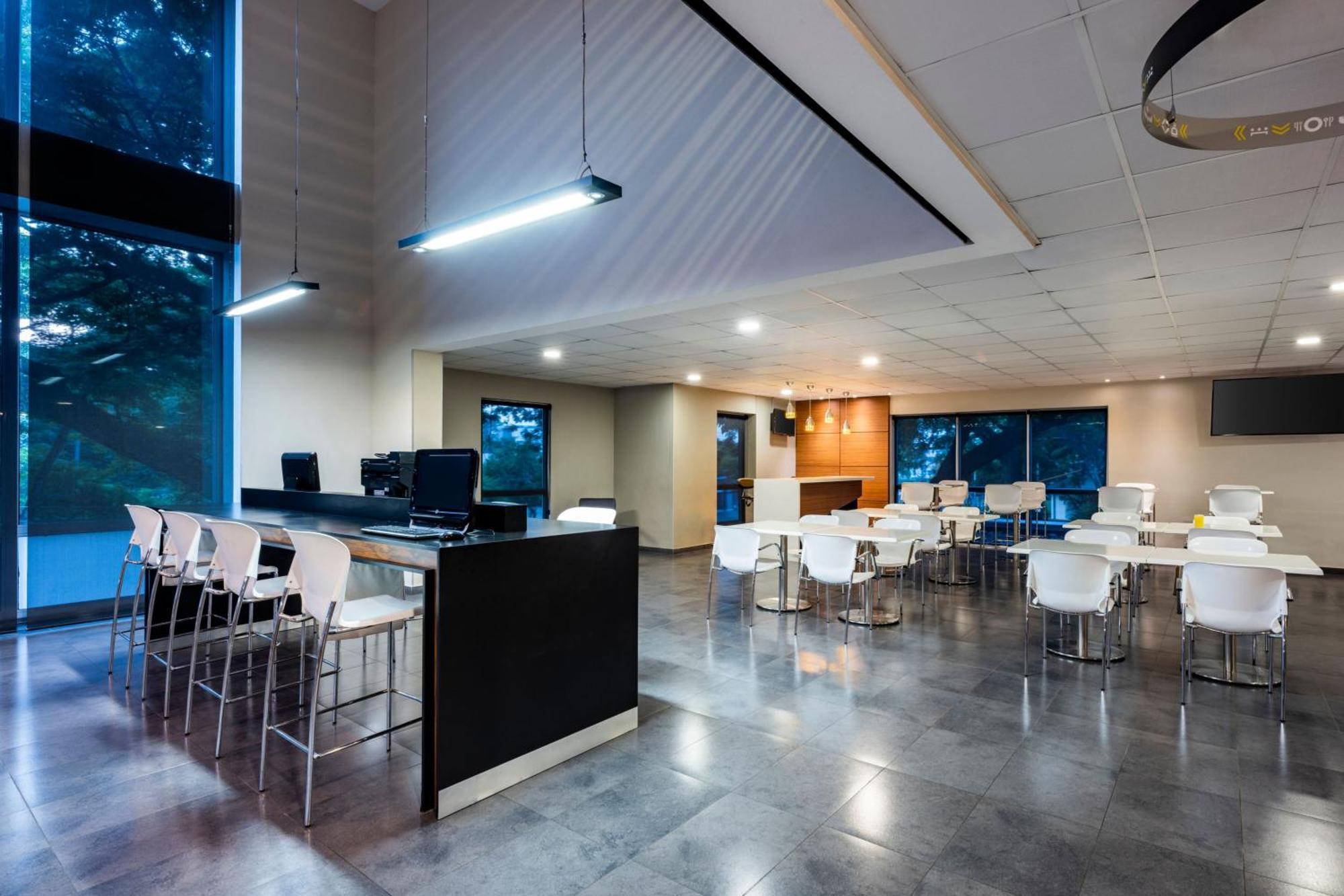 City Express Plus By Marriott Cali Colombia Экстерьер фото