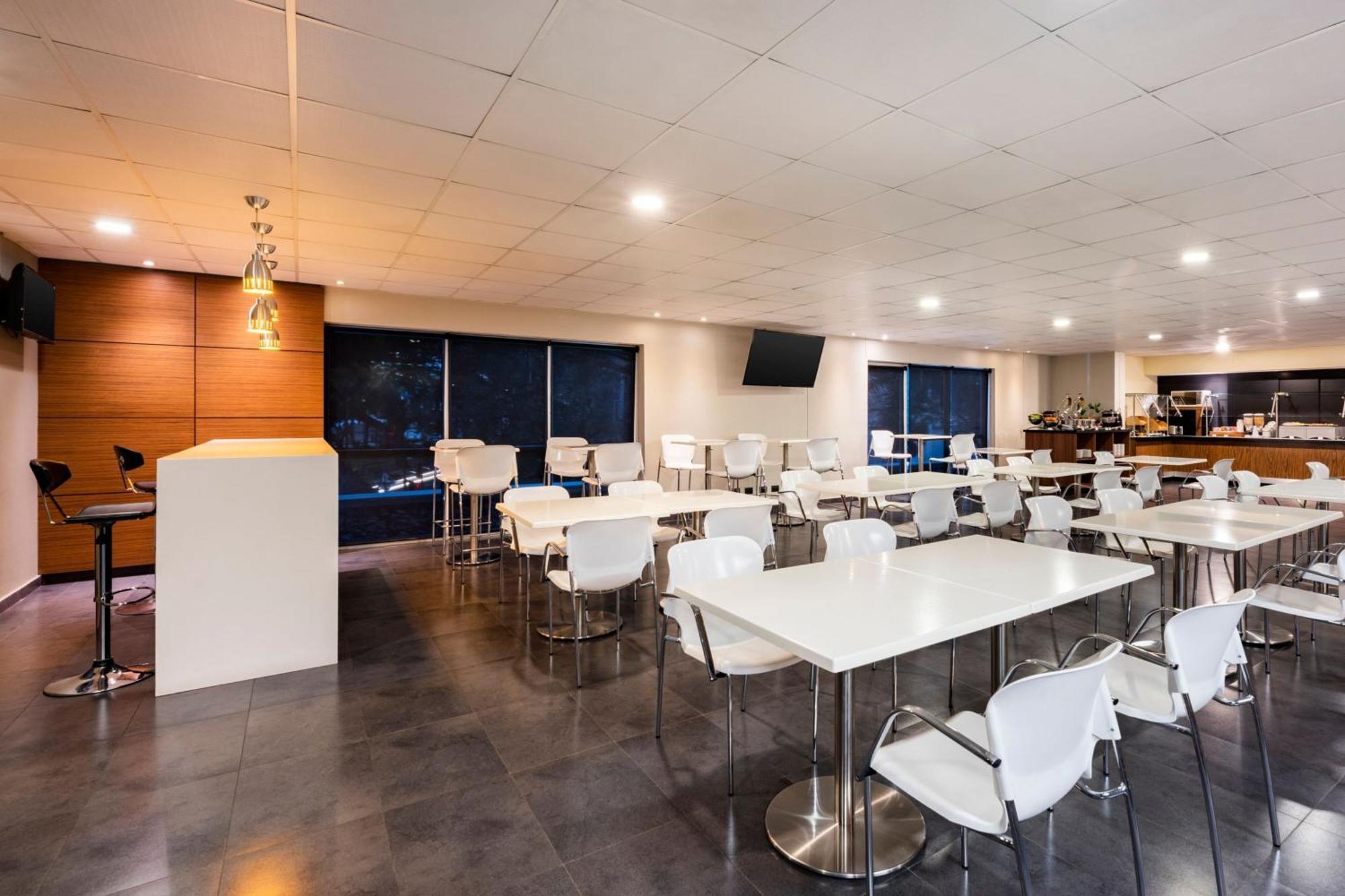 City Express Plus By Marriott Cali Colombia Экстерьер фото