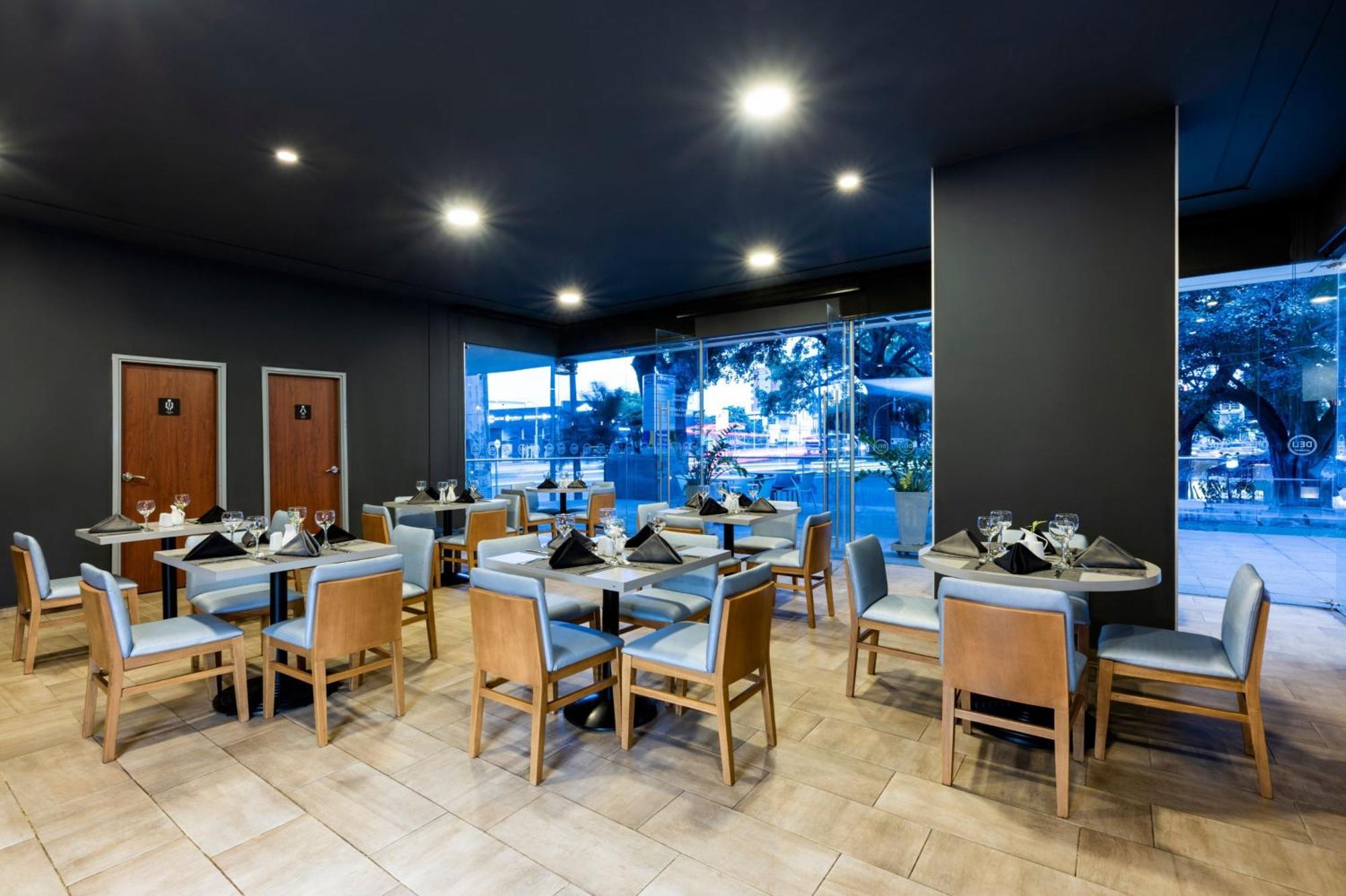 City Express Plus By Marriott Cali Colombia Экстерьер фото